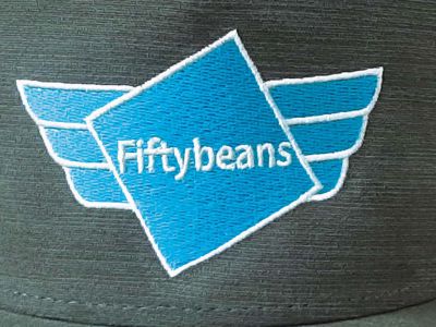 Logo Fiftybeans - plochá výšivka